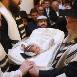 Circumcision jews oral suction orthodox herpes ritual talks children dicks after officials over baby bris been has york health tradition